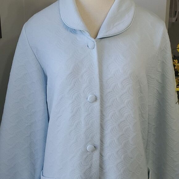 JASMINE ROBE. powder blue.  Maxi, big pockets. Size large. Button down Excellent - Picture 2 of 10